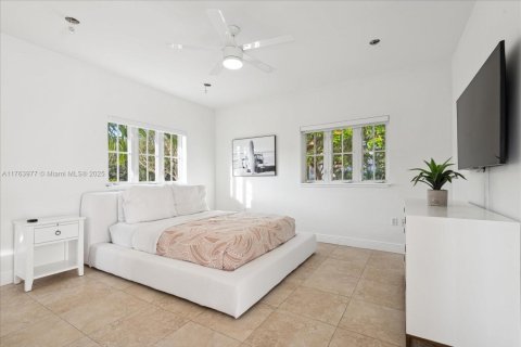 Casa en alquiler en Key Biscayne, Florida, 6 dormitorios, 331.1 m2 № 1730483 - foto 19