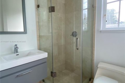 Casa en alquiler en Key Biscayne, Florida, 6 dormitorios, 331.1 m2 № 1730483 - foto 23
