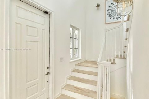 Casa en alquiler en Key Biscayne, Florida, 6 dormitorios, 331.1 m2 № 1730483 - foto 6