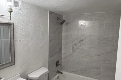 Купить кондоминиум в Майами, Флорида 1 спальня, 68.75м2, № 1950951 - фото 8