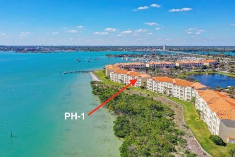 Condo in Hutchinson Island South, Florida, 2 bedrooms № 2151709