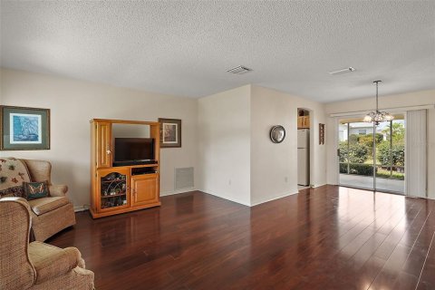 House in The Villages, Florida 2 bedrooms, 106.65 sq.m. № 1881230 - photo 2