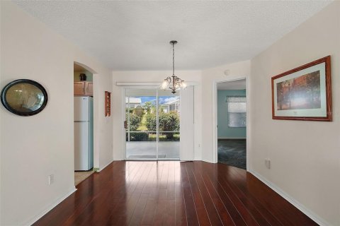 House in The Villages, Florida 2 bedrooms, 106.65 sq.m. № 1881230 - photo 9