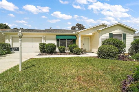 House in The Villages, Florida 2 bedrooms, 106.65 sq.m. № 1881230 - photo 1