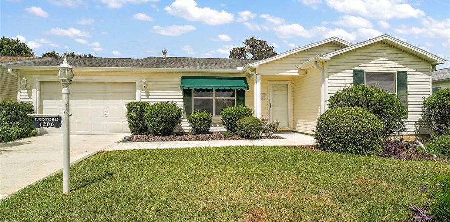 House in The Villages, Florida 2 bedrooms, 106.65 sq.m. № 1881230