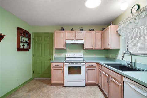 House in The Villages, Florida 2 bedrooms, 106.65 sq.m. № 1881230 - photo 11