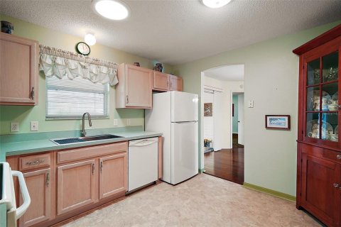 House in The Villages, Florida 2 bedrooms, 106.65 sq.m. № 1881230 - photo 12