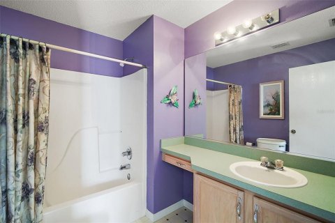 House in The Villages, Florida 2 bedrooms, 106.65 sq.m. № 1881230 - photo 17