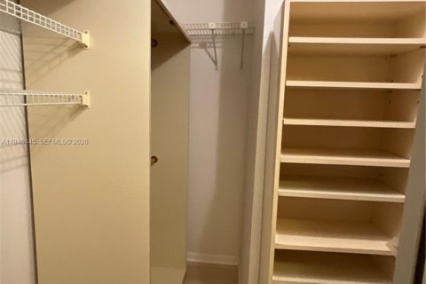 Copropriété à louer à Hollywood, Floride: 2 chambres, 102.19 m2 № 2002772 - photo 18