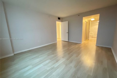 Copropriété à louer à Hollywood, Floride: 2 chambres, 102.19 m2 № 2002772 - photo 15