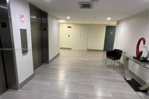 Copropriété à louer à Hollywood, Floride: 2 chambres, 102.19 m2 № 2002772 - photo 23