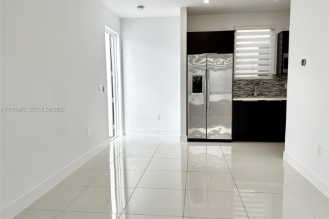 Condo in Doral, Florida in LANDMARK  № 2034540 - photo 6