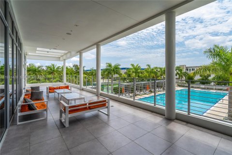 Condo in Doral, Florida in LANDMARK  № 2034540 - photo 22