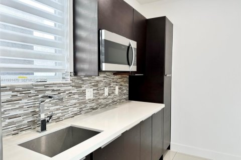 Condo in Doral, Florida in LANDMARK  № 2034540 - photo 4