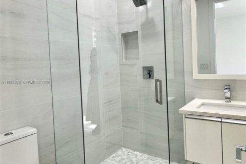 Condo in Doral, Florida in LANDMARK  № 2034540 - photo 12