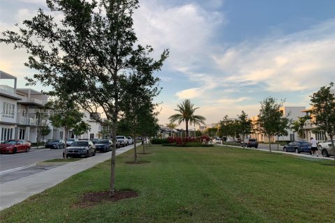 Condo in Doral, Florida in LANDMARK  № 2034540 - photo 16