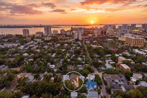 Casa en venta en Sarasota, Florida, 4 dormitorios, 259.94 m2 № 2383702 - foto 3