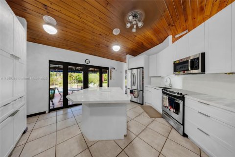 Villa ou maison à vendre à Miami, Floride: 5 chambres, 337.51 m2 № 1929057 - photo 17