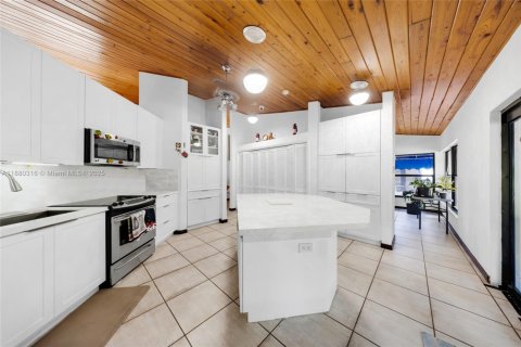 Villa ou maison à vendre à Miami, Floride: 5 chambres, 337.51 m2 № 1929057 - photo 18