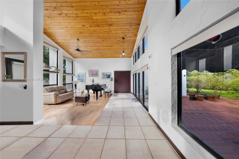 Villa ou maison à vendre à Miami, Floride: 5 chambres, 337.51 m2 № 1929057 - photo 8