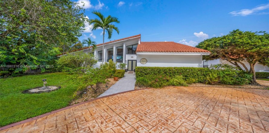 Villa ou maison à Miami, Floride 5 chambres, 337.51 m2 № 1929057