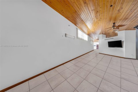 Villa ou maison à vendre à Miami, Floride: 5 chambres, 337.51 m2 № 1929057 - photo 13