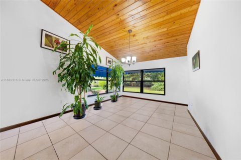 Villa ou maison à vendre à Miami, Floride: 5 chambres, 337.51 m2 № 1929057 - photo 10