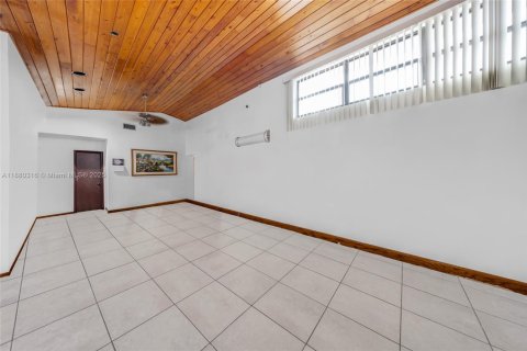 Villa ou maison à vendre à Miami, Floride: 5 chambres, 337.51 m2 № 1929057 - photo 14