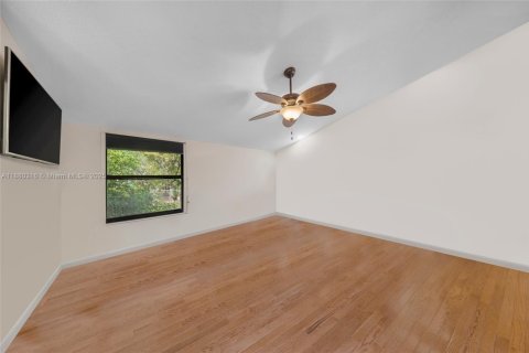 Villa ou maison à vendre à Miami, Floride: 5 chambres, 337.51 m2 № 1929057 - photo 19