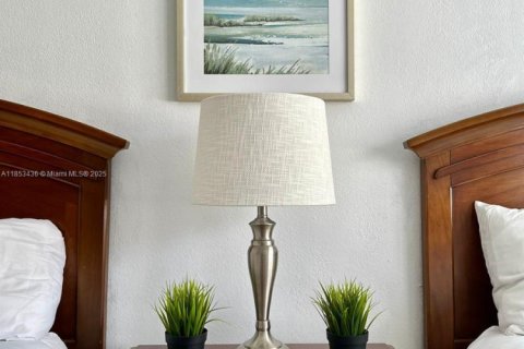 Купить кондоминиум в Санни-Айлс-Бич, Флорида 33.44м2, № 2055152 - фото 15