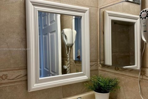 Купить кондоминиум в Санни-Айлс-Бич, Флорида 33.44м2, № 2055152 - фото 8