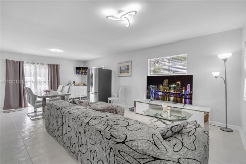 Villa ou maison à vendre à Miami, Floride: 3 chambres, 123.37 m2 № 1814759 - photo 7