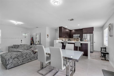 Villa ou maison à vendre à Miami, Floride: 3 chambres, 123.37 m2 № 1814759 - photo 11