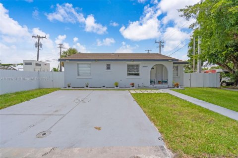 Villa ou maison à vendre à Miami, Floride: 3 chambres, 123.37 m2 № 1814759 - photo 4