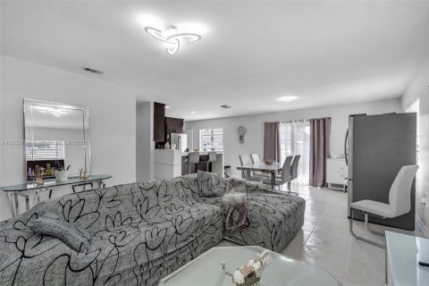Villa ou maison à vendre à Miami, Floride: 3 chambres, 123.37 m2 № 1814759 - photo 8
