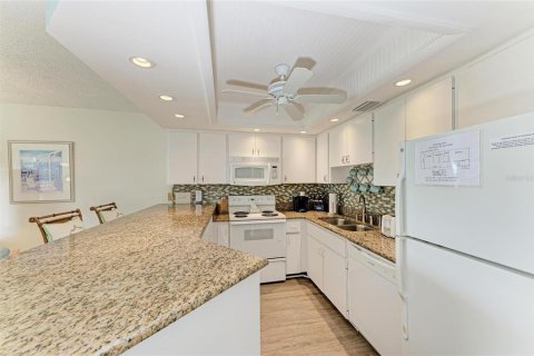 Купить кондоминиум в Холмс-Бич, Флорида 4 комнаты, 82.5м2, № 1914322 - фото 15