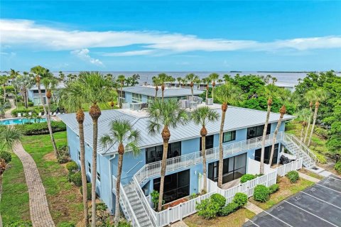 Купить кондоминиум в Холмс-Бич, Флорида 4 комнаты, 82.5м2, № 1914322 - фото 1