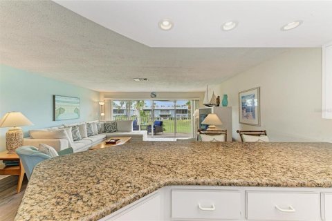 Купить кондоминиум в Холмс-Бич, Флорида 4 комнаты, 82.5м2, № 1914322 - фото 18