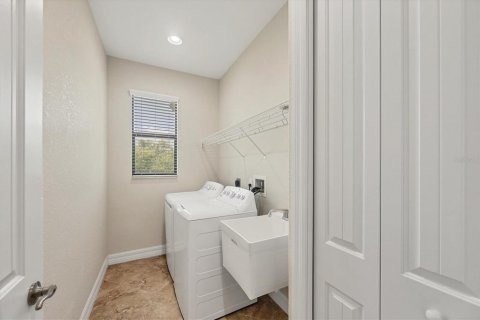 House in Port Charlotte, Florida 3 bedrooms, 179.49 sq.m. № 1819379 - photo 24