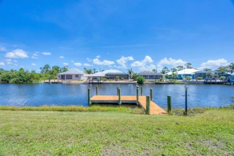 House in Port Charlotte, Florida 3 bedrooms, 179.49 sq.m. № 1819379 - photo 3