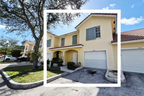 Adosado en alquiler en Pompano Beach, Florida, 3 dormitorios, 123.75 m2 № 1951940 - foto 1