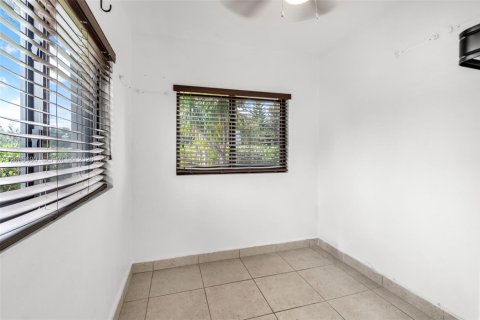 House in Miami, Florida 3 bedrooms, 159.42 sq.m. № 2073661 - photo 29