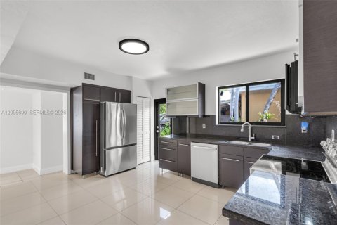House in Miami, Florida 3 bedrooms, 159.42 sq.m. № 2073661 - photo 7