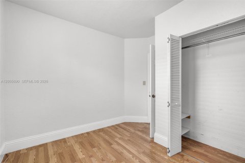 House in Miami, Florida 3 bedrooms, 159.42 sq.m. № 2073661 - photo 27
