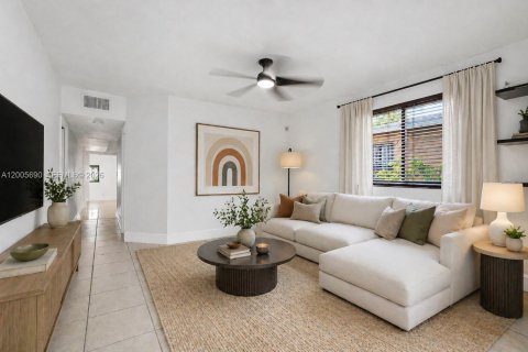 House in Miami, Florida 3 bedrooms, 159.42 sq.m. № 2073661 - photo 4