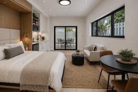 House in Miami, Florida 3 bedrooms, 159.42 sq.m. № 2073661 - photo 11