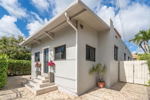 House in Miami, Florida 3 bedrooms, 159.42 sq.m. № 2073661
