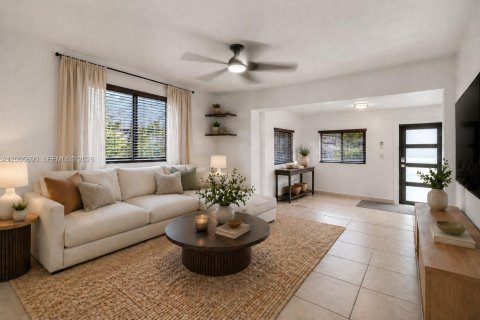 House in Miami, Florida 3 bedrooms, 159.42 sq.m. № 2073661 - photo 6