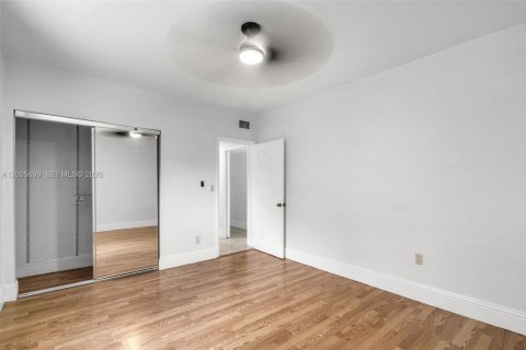 House in Miami, Florida 3 bedrooms, 159.42 sq.m. № 2073661 - photo 22