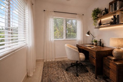 House in Miami, Florida 3 bedrooms, 159.42 sq.m. № 2073661 - photo 30